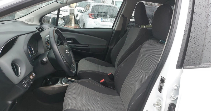 Toyota Yaris cena 55900 przebieg: 33820, rok produkcji 2014 z Czeladź małe 277